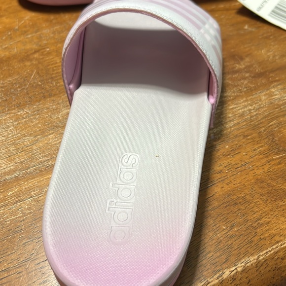 NWT women’s size 9 adidas slide - Picture 3 of 3